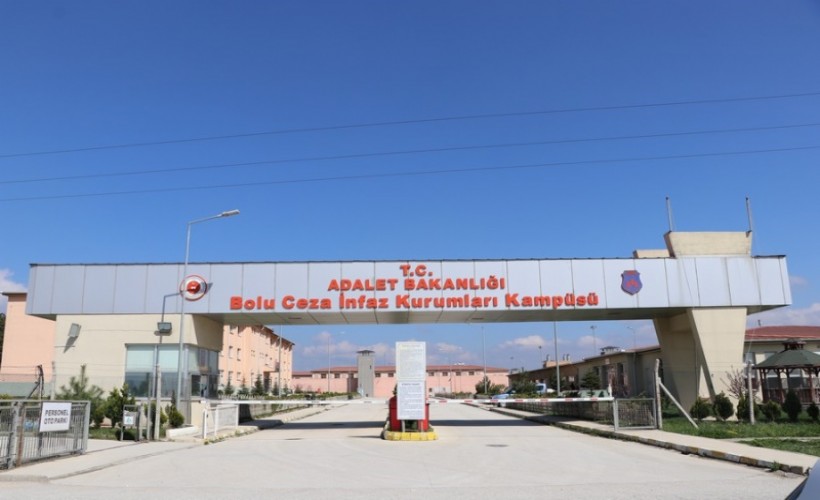 Cezaevine kendisini görmeye gelen kızını öldüresiye dövdü!