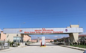 Cezaevine kendisini görmeye gelen kızını öldüresiye dövdü!