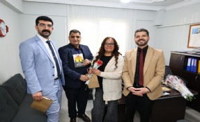 Efes Selçuk Belediyesi’nden öğretmenlere 24 Kasım hediyesi: 'Beyaz Zambaklar Ülkesinde'