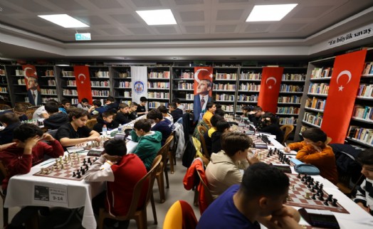 Efes Selçuk'ta 'Ataya Saygı' Satranç Turnuvası başladı