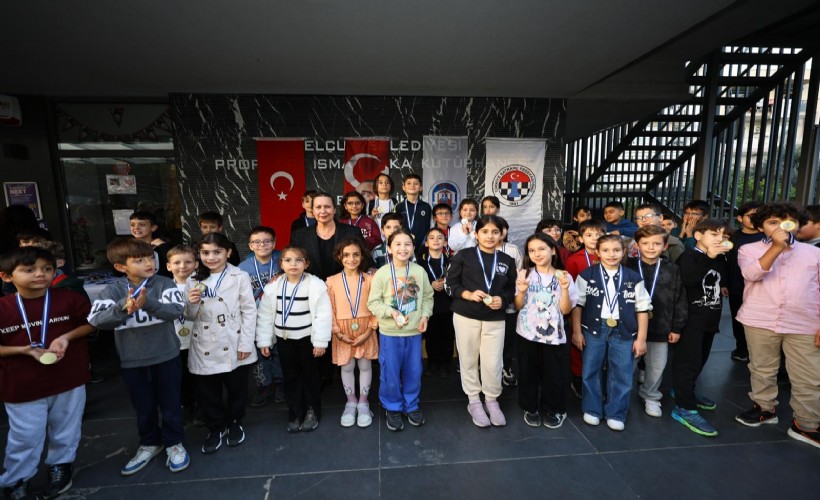 Efes Selçuk'ta 'Ataya Saygı' Satranç Turnuvası sona erdi