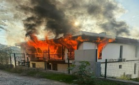 Evi ateşe verip, 2 jandarmayı bıçakla yaralayan şüpheli vurularak etkisiz hale getirildi