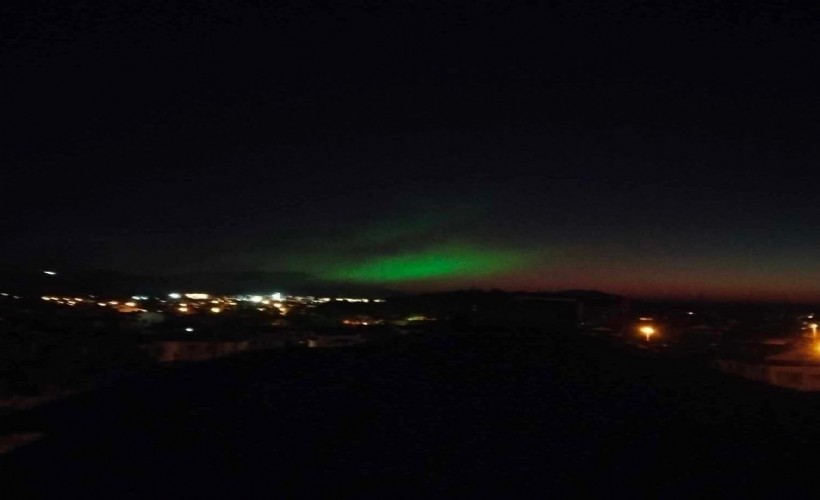 Fethiye’de gökyüzündeki mor ve yeşil ışık dikkat çekti