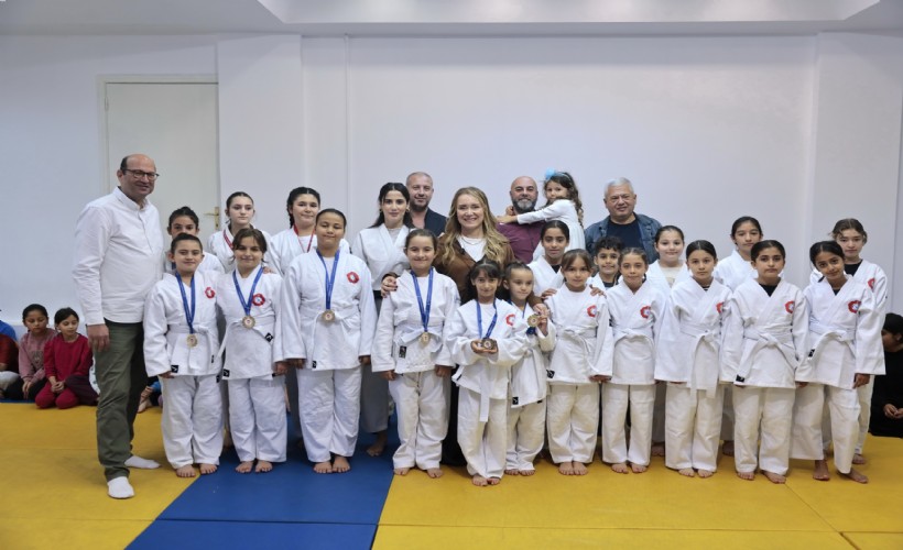 Geleceğin judocuları Konak’ta yetişiyor: Sarı kuşaklar Başkan Mutlu’dan