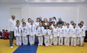 Geleceğin judocuları Konak’ta yetişiyor: Sarı kuşaklar Başkan Mutlu’dan