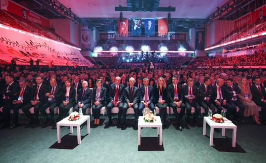 Gözler ondaydı, Kılıçdaroğlu salonda yoktu