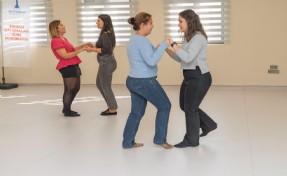 Hissederek dans ettiler