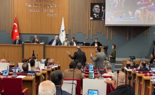 İZSU Meclisi’nde tansiyon yükseldi: AK Partili Boztepe'den ‘otur yerine’ çıkışı!