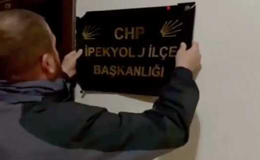 İmralı kararının ardından CHP binasına saldırı