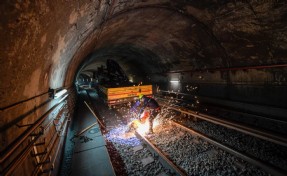 İzmir Metrosu'nda gece mesaisi!