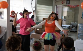 İzmir Şehir Tiyatroları’nın 'Sanat İyileştirir' projesi sürüyor