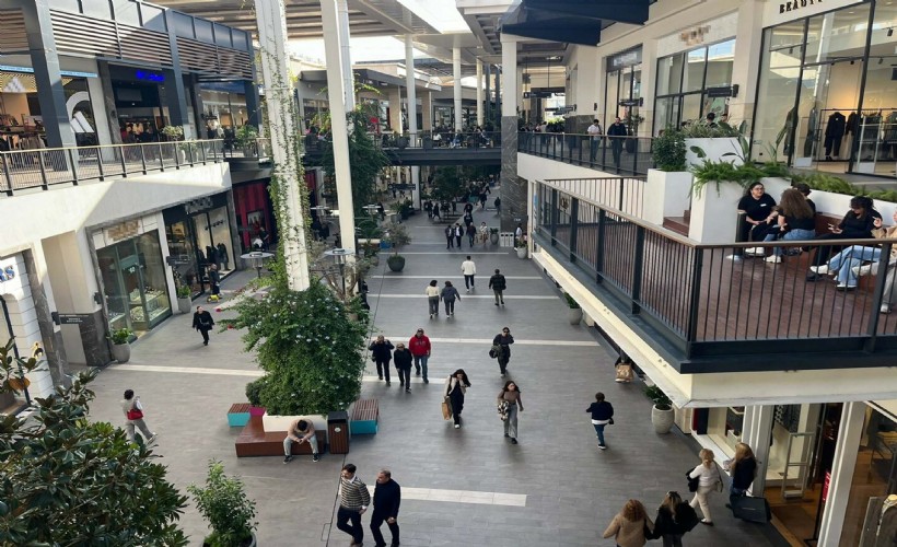 İzmir'de 'Efsane Cuma' yoğunluğu