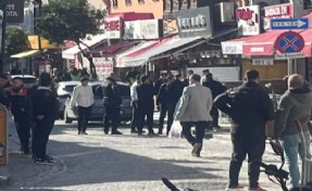 İzmir'de panik anları! Silahlı saldırıda banka görevlisi yaralandı