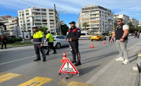 İzmir'de polisten 30 noktada geniş katılımlı 'dar alan' denetimi