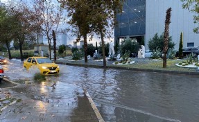 İzmir'de sağanak etkili oldu: Gün boyunca sürecek!