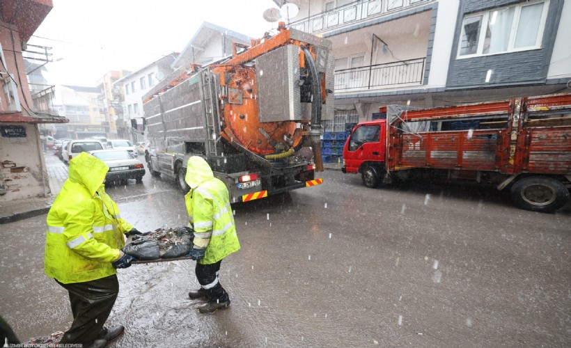 İzmir'de yağış alarmı: Büyükşehir ve İZSU teyakkuzda!
