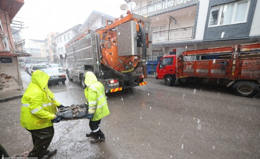 İzmir'de yağış alarmı: Büyükşehir ve İZSU teyakkuzda!