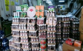 İzmir'de yaklaşık 30 ton tarihi geçmiş gıda ürünü ele geçirildi