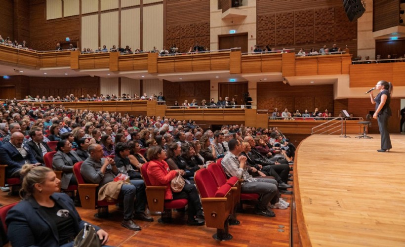 İzmir’de Ata’ya özlem notalarla yankılandı