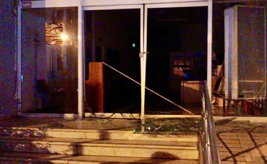 İzmir’de belediye binasına taşlı saldırı; 1 gözaltı