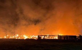 İzmir’de belediyeye ait çöp depolama alanında yangın