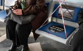 İzmir’de 'boş koltuk'lu 25 Kasım mesajı