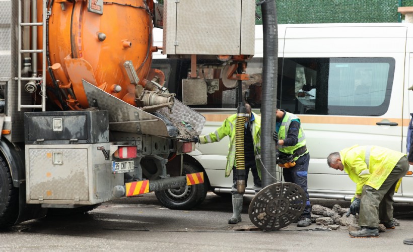 İzmir’de yağış seferberliği: 750 personel, 210 araç ve 24 saat nöbet sistemi
