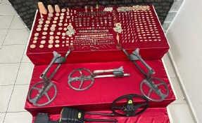 İzmir’deki operasyonda 1142 adet tarihi eser ele geçirildi