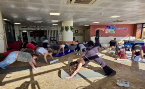 İzmirli gençler için yoga saati