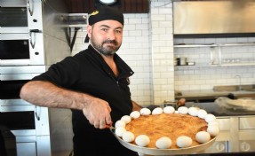 İzmirli ustadan 2 kiloluk dev boyoz