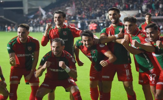 Kaf-Kaf gençlerine sarıldı fren yapmadı