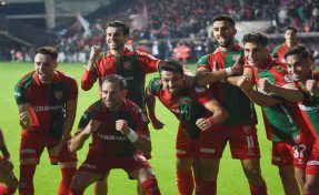 Kaf-Kaf gençlerine sarıldı fren yapmadı