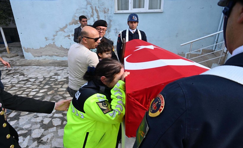 Kalp krizinden ölen Astsubay memleketi Manisa'da toprağa verildi