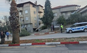 Kamyonet evin bahçesine uçtu: 1 ölü 3 yaralı