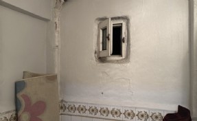 Kan donduran olay! Bebeğini havalandırma boşluğundan aşağı attı