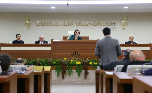 Karabağlar’da Kınay’a art arda sert eleştiriler: 'Çinliler ilçeden ayrılmak isteyen mahalleler için de destek olsun!'