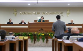 Karabağlar’da Kınay’a art arda sert eleştiriler: 'Çinliler ilçeden ayrılmak isteyen mahalleler için de destek olsun!'