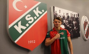 Karşıyaka'da genç kaleci profesyonel oldu