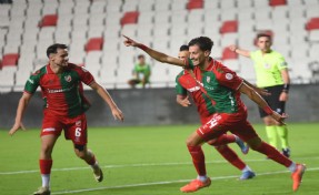 Karşıyaka ile Denizli İdmanyurdu zirve yarışında