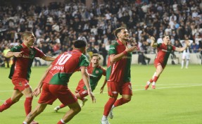 Karşıyaka ile Uşakspor zirve yarışında