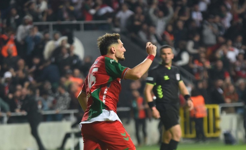 Karşıyaka zirveyi bırakmadı; Yasin'in boşu yok!