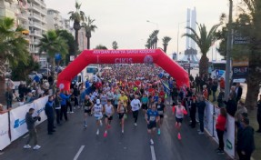 Karşıyaka’da 1500 kişi Ata’dan Ana’ya koştu!