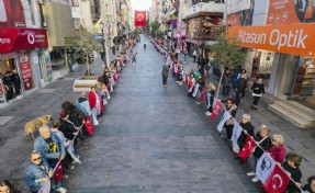 Karşıyakalılar 'Ata’ya Saygı Zinciri'nde buluştu