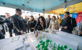 Kınık Cumhuriyet Meydanı yeni çehresine kavuşuyor