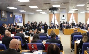 Komisyonda ‘kayyum’ gerginliği: AK Parti ile DEM Parti arasında tartışma