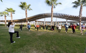 Konak’ta açık havada spor keyfi devam ediyor