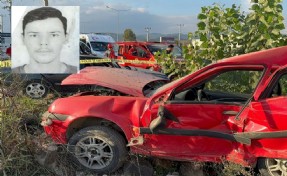 Kontrolden çıkan aracın sürücüsü can verdi: Feci kaza anları kamerada!