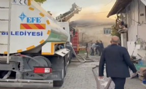 Kütahya'da çıkan yangında iki ev ve bir ahır kullanılamaz hale geldi