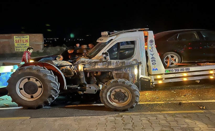 Manisa'da feci kaza: Traktör ile çekici çarpıştı!