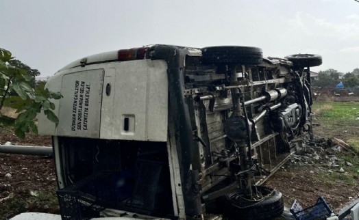 Manisa'da kamyonet devrildi: 1 ölü 1 yaralı